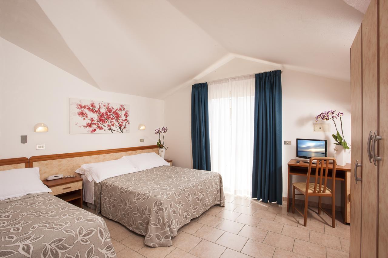 Hotel Calypso Cesenatico Phòng bức ảnh